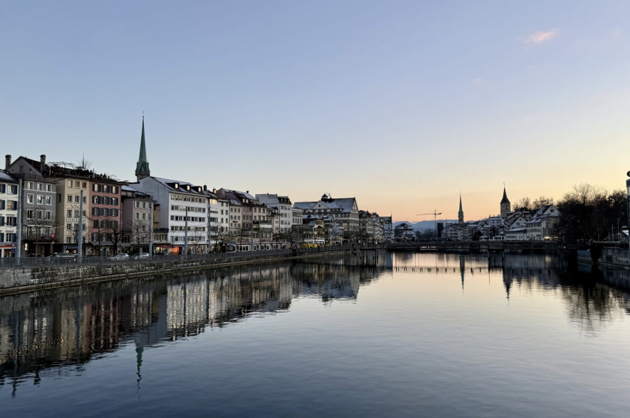 Vortrag in Zürich Foto von Zürich in Abendlicht
