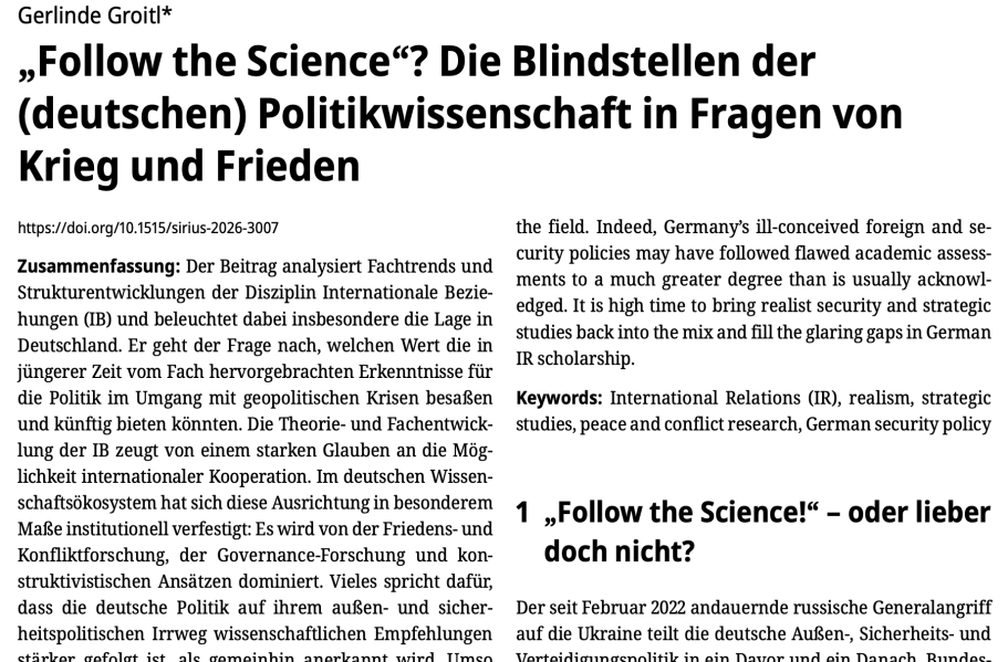 Cover der Podcast-Folge 4 aus der Reihe ISS Truppenbesuch Grafik mit camouflagefarbenem Hintergrund und Mikrofon-Icon, Titel: Folge 4 mit Prof. Dr. P. Sensburg.