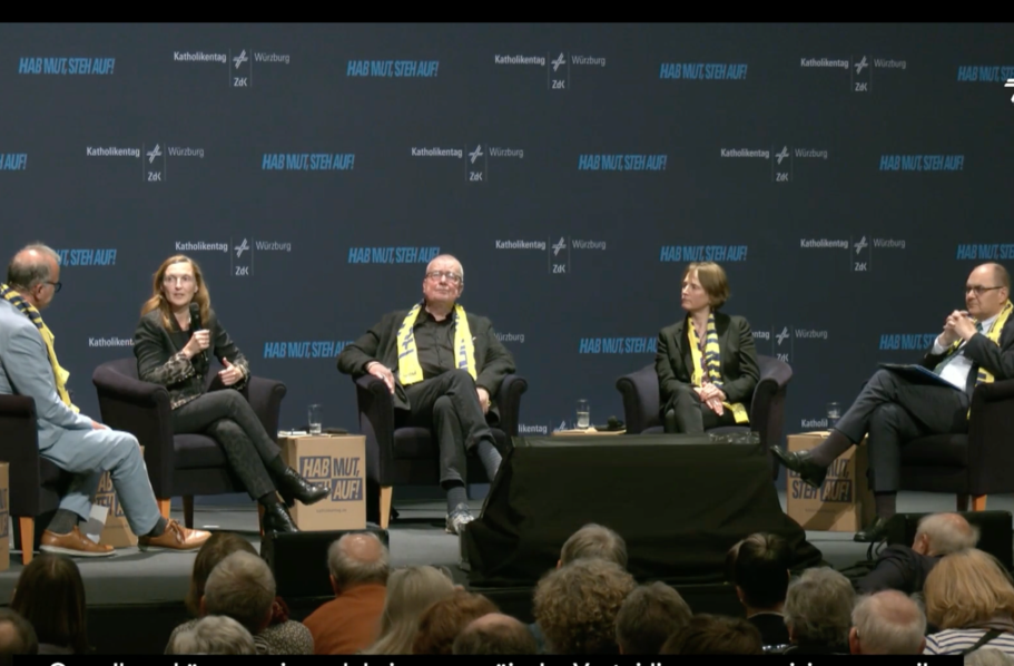 Katholikentag Würzburg 2026 Panel mit fünf Sprechern beim Katholikentag