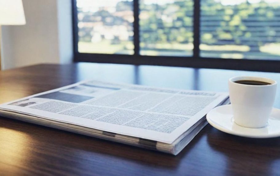 Symbolbild für Zeitungsinterview Nürnberger Nachrichten Eine Zeitung liegt auf einem Tisch.